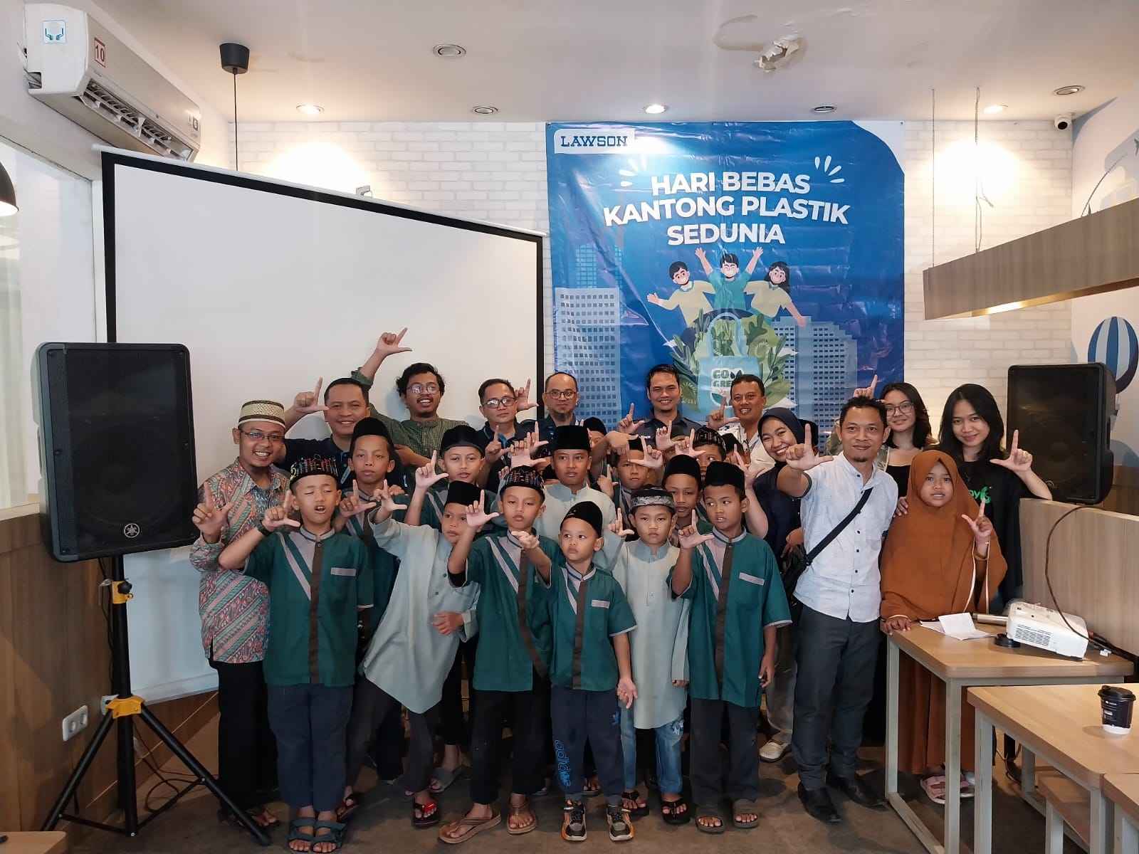 Lawson Indonesia-PlasticPay-Grab Peringati Hari Bebas Kantong Plastik Bersama Pelajar